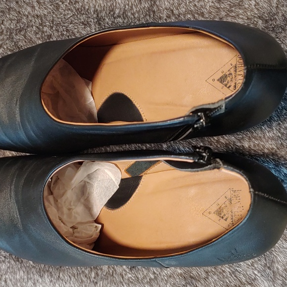 John Fluevog women bootie heel in good condition please see in photos - Picture 3 of 10
